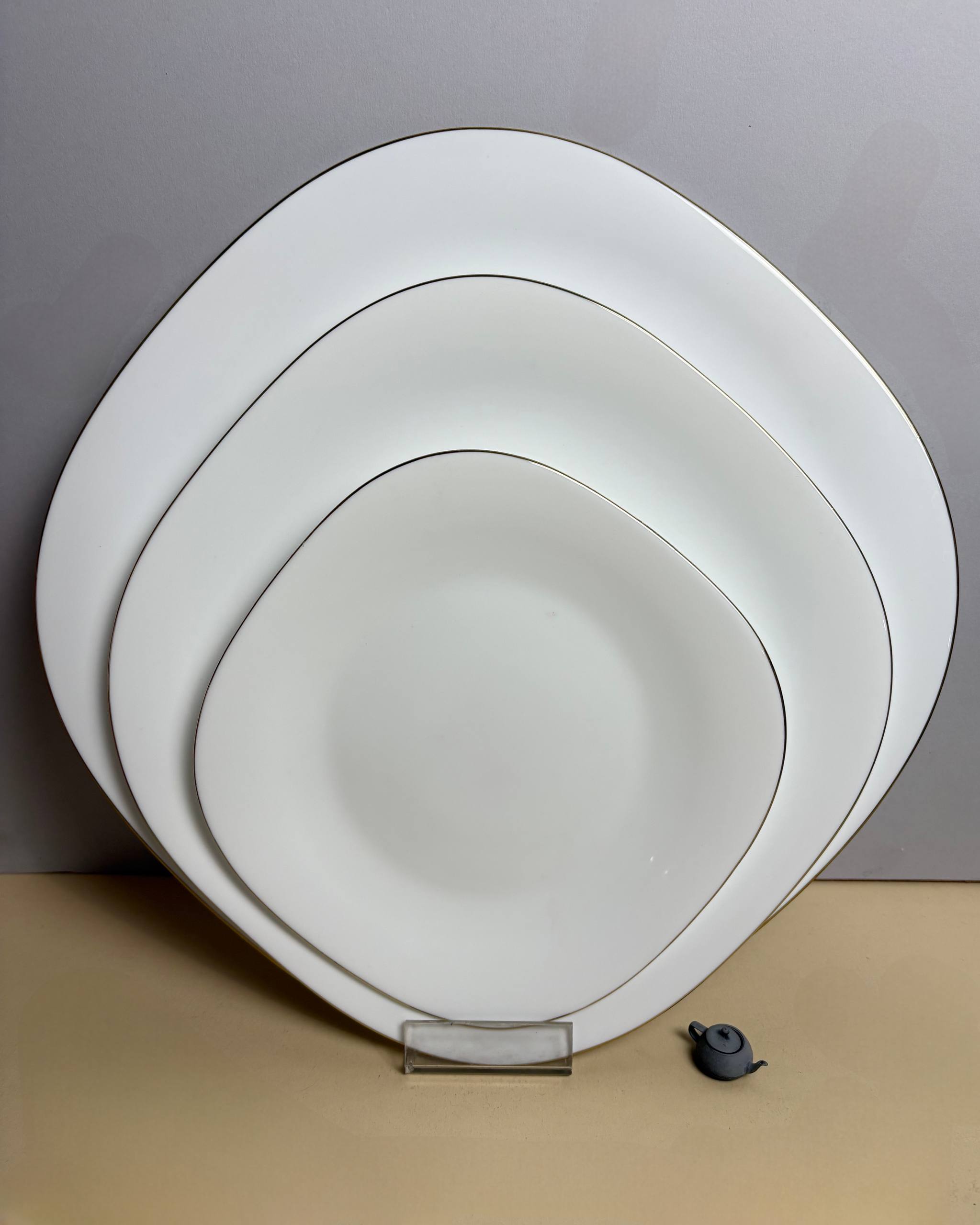 سرویس آرکوپال 26 پارچه دینو لب طلا قالب مربع